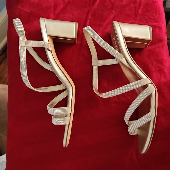 Naturalizer Vanessa 2 Sandal - Picture 2 of 4